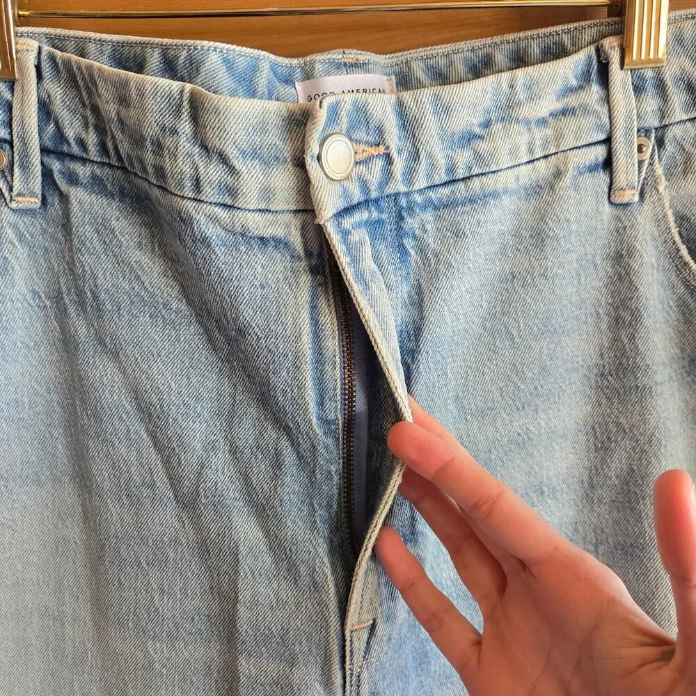 Good American Jean Good Classic Straight Leg Plus 24 Light Wash Distressed Denim - Picture 4 of 7